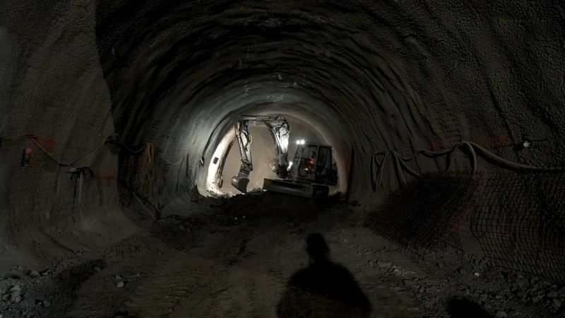 Bagger im Tunnel